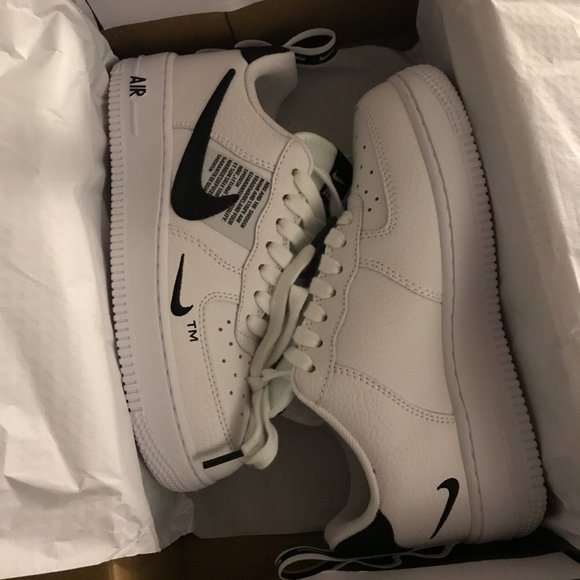 Nike Shoes - WMNS NIKE AIR FORCE 1' 07 LV8 UTILITY